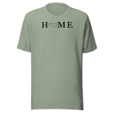 Maglietta unisex Sage, stampa HOME sul fronte. Mockup nativo senza sfondo.